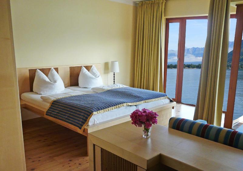 Superior Double Room with Lake View image 3