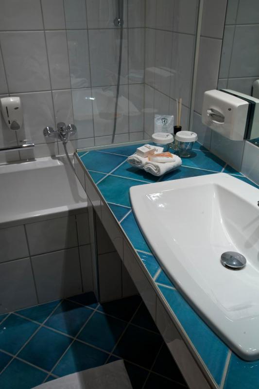 Deluxe Double Room with Lake Access image 3