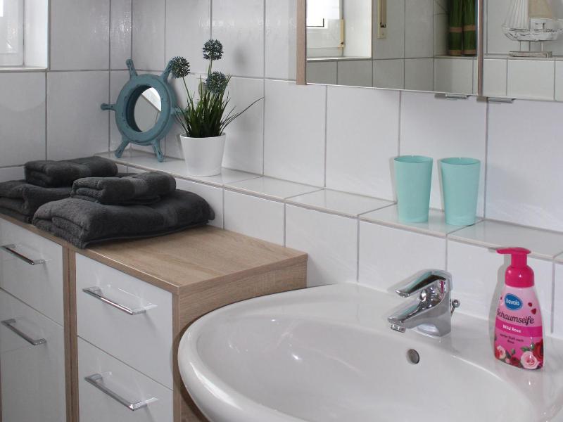 One-Bedroom Apartment image 3