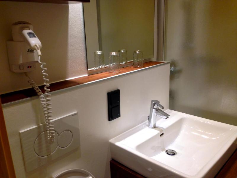 Double Room with Lake View image 4