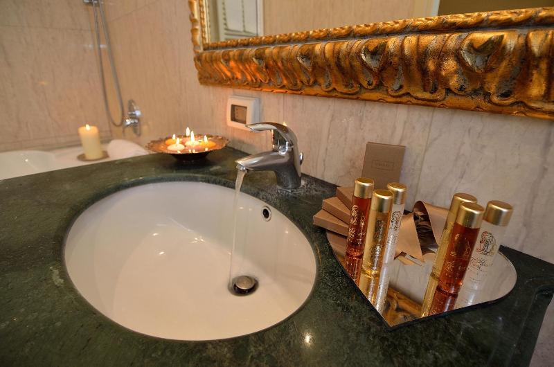 Small Double Room image 1