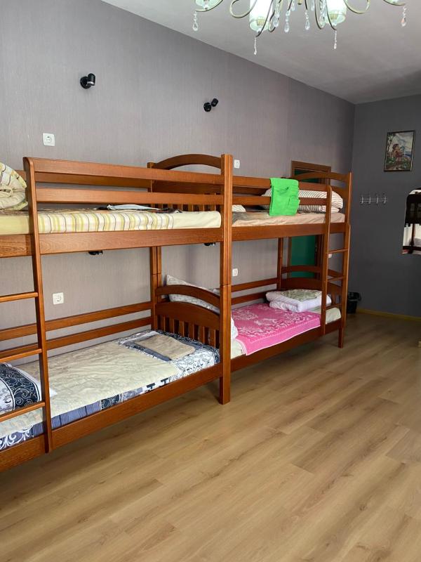 8-Bed Mixed Dormitory Room image 3