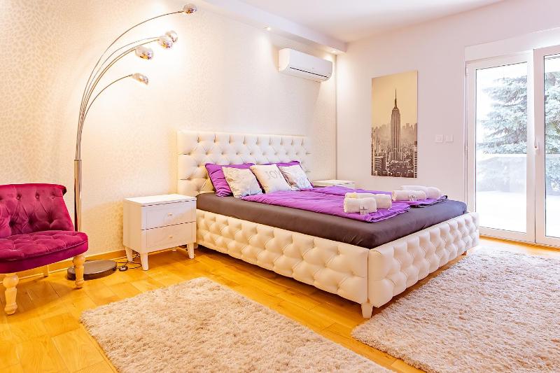 Lux Villa Belgrade - image 12