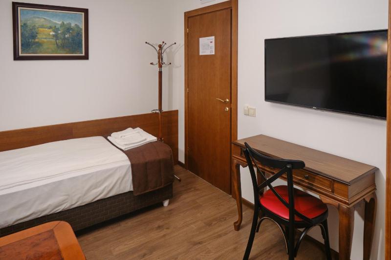 Triple Room with City View image 3