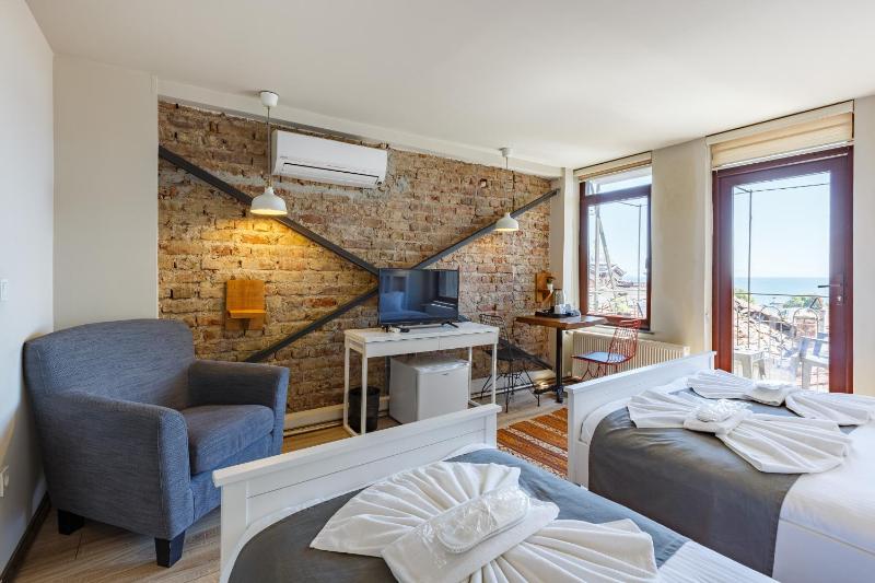 Triple Room with Sea View image 4