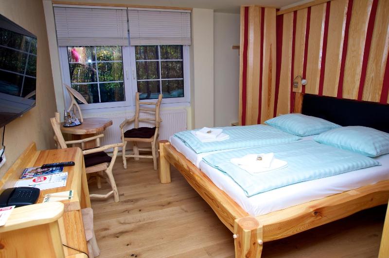 Double Room image 3