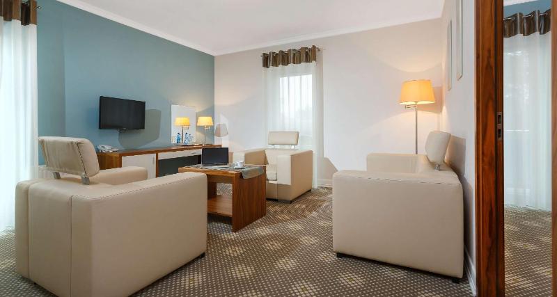 King Suite with Sofa Bed and Forest View image 1