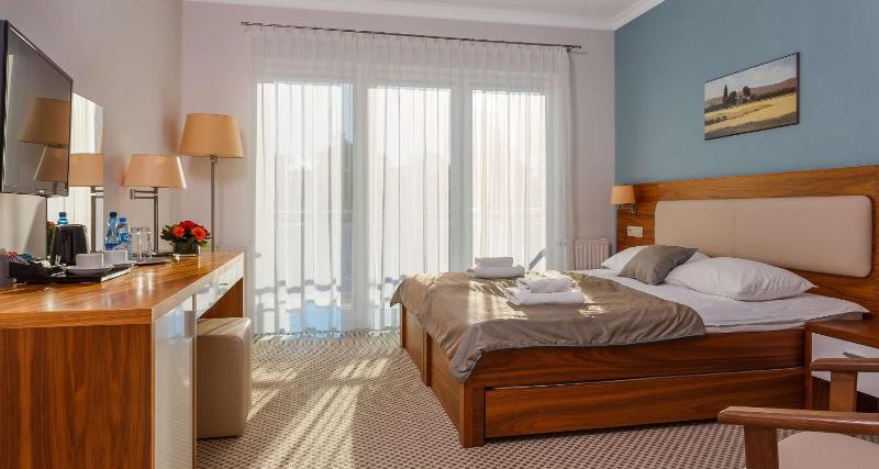 Standard Twin Room image 3