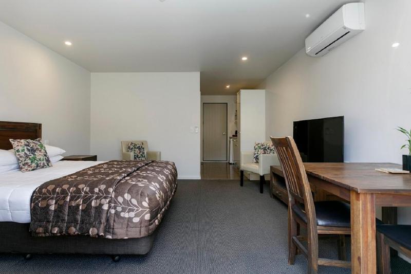 Acacia Lake View Motel - image 28