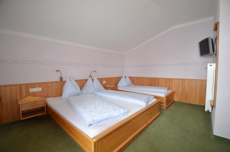 Standard One-Bedroom Apartment with Balcony image 1