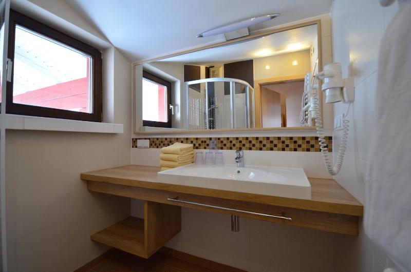 Standard Two-Bedroom Apartment with Balcony image 4