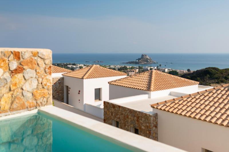 Junior Suite with Private Pool and Sea View image 1