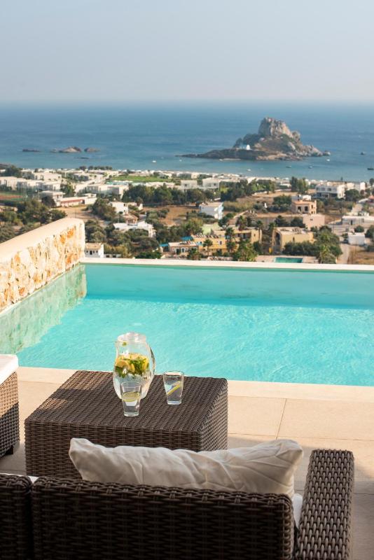 Suite With Private Pool and Sea View image 4
