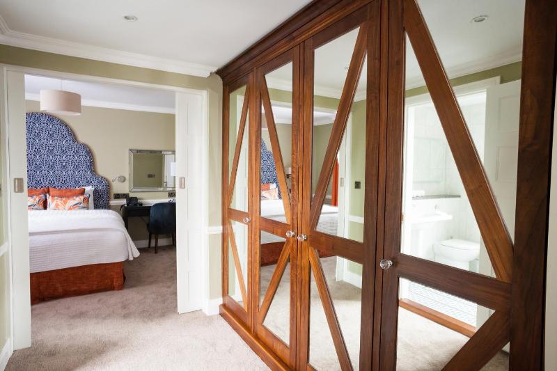 One-Bedroom Suite image 3