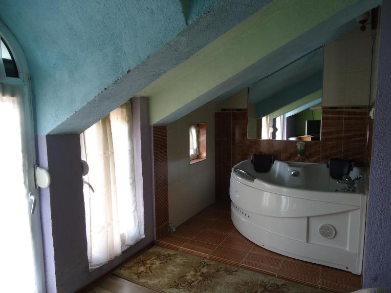 One-Bedroom Suite with Balcony image 3