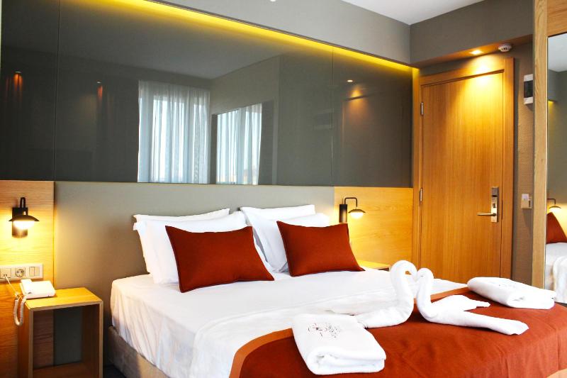 Standard Double Room image 2