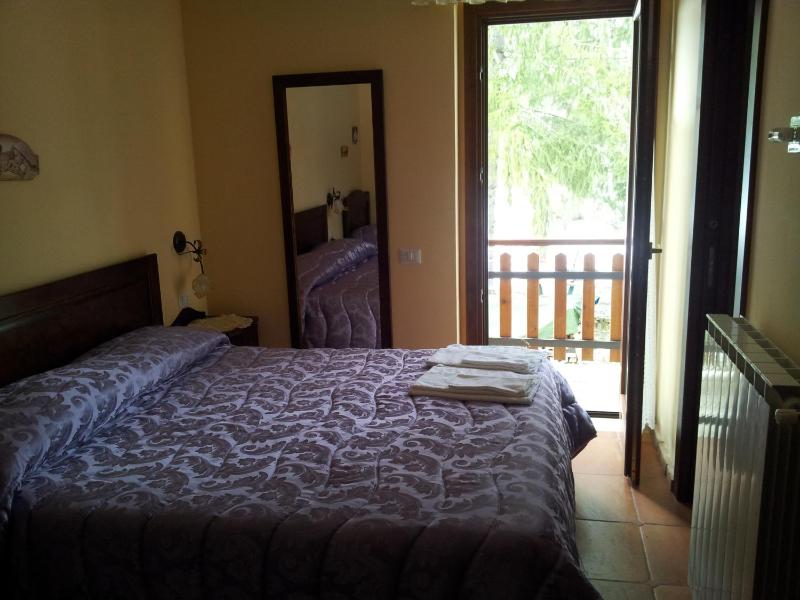 Basic Triple Room image 2