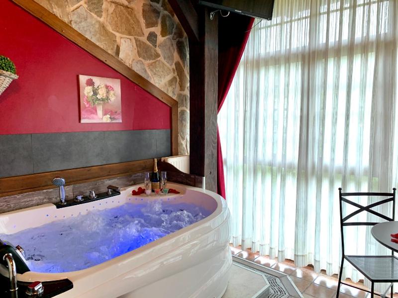 Suite with Whirlpool image 3