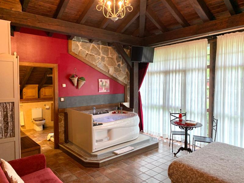 Suite with Whirlpool image 2