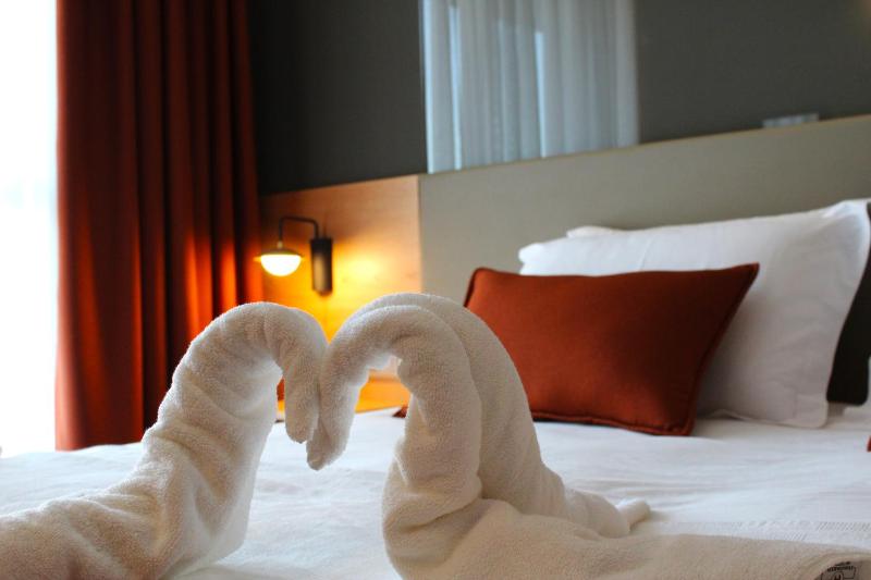 Standard Double Room image 3
