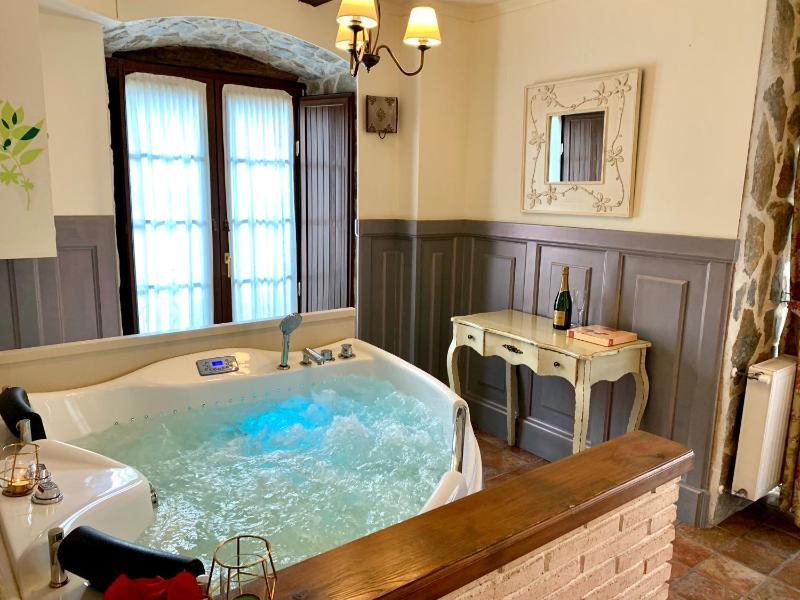 Family Two-Bedroom Suite with Jacuzzi image 3