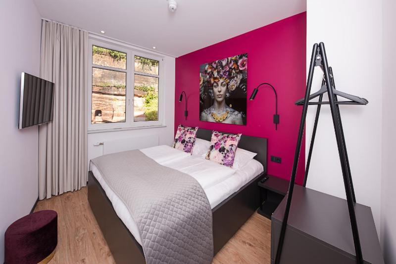 Queen Room image 1