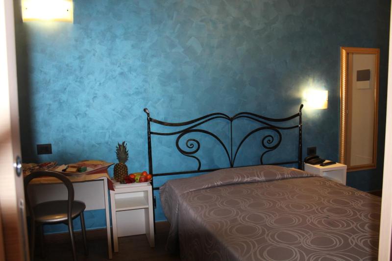 Single Room image 3