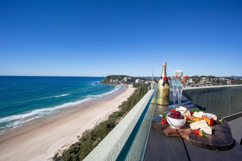 Burleigh Esplanade Apartments - image 1