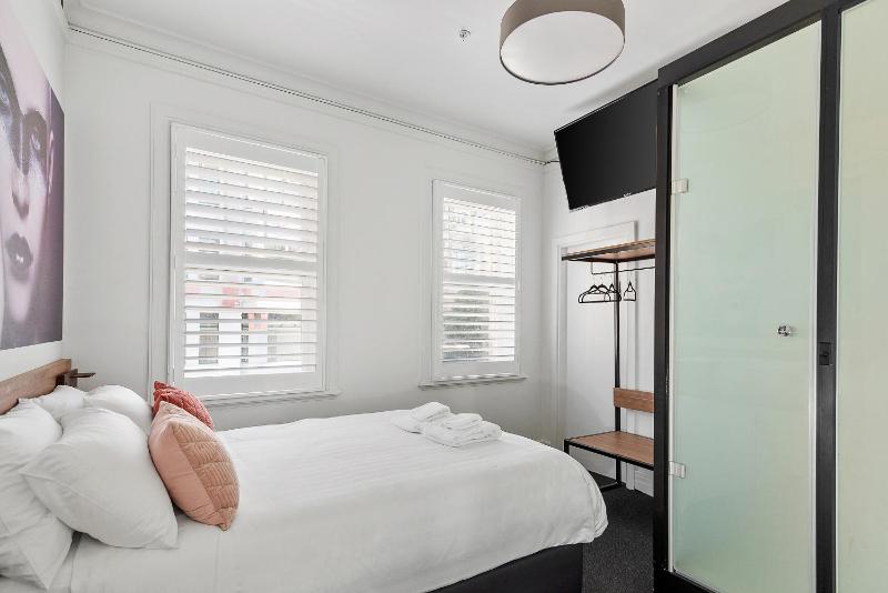 Deluxe Double Room image 4