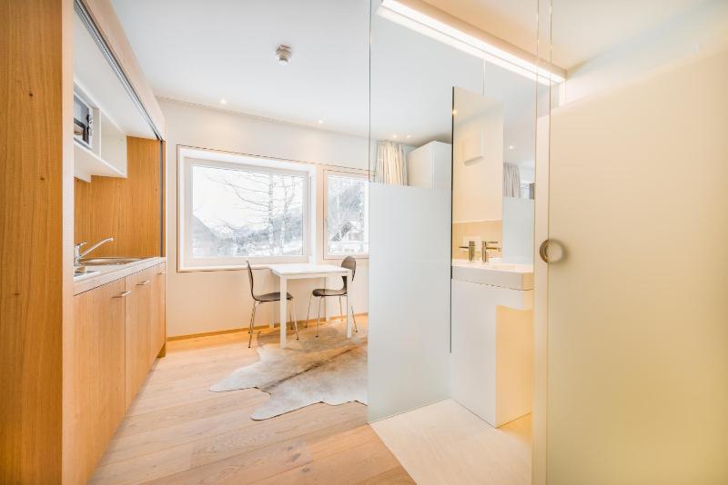 Superior Double Room with Balcony image 4