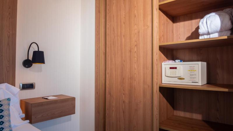 Premium Room with Terrace image 2