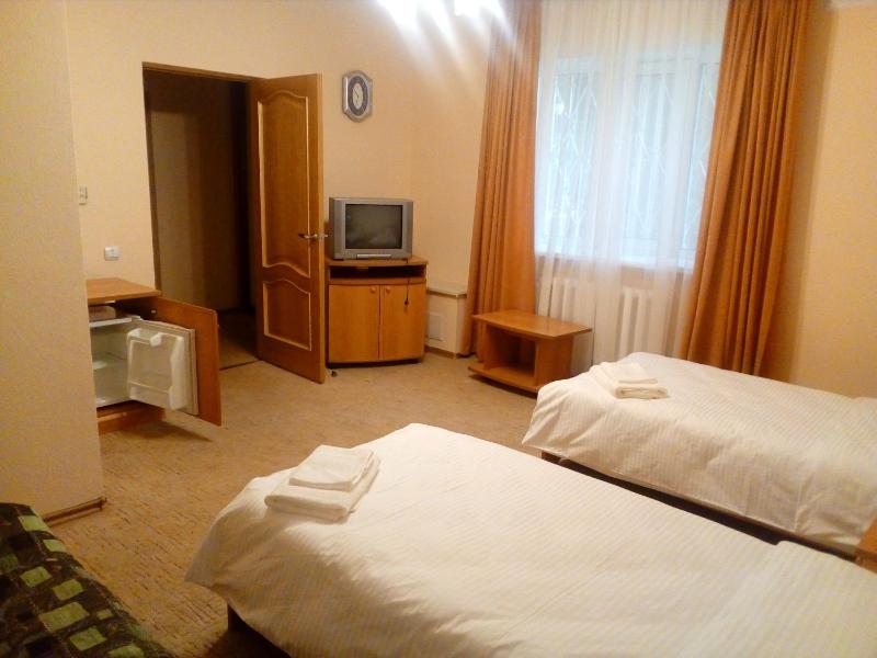 Standard Twin Room with Sofa image 2