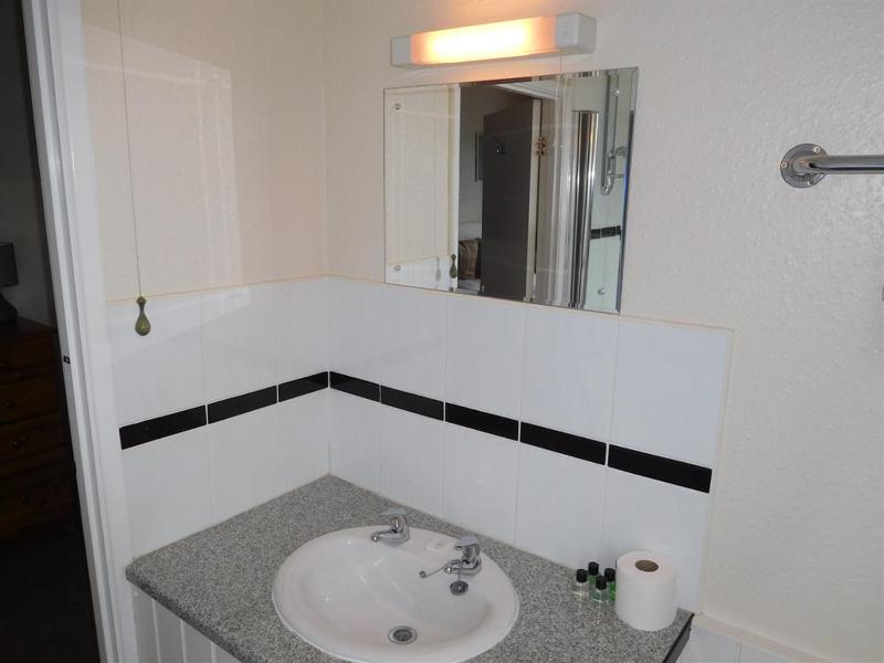Superior Triple Room image 4