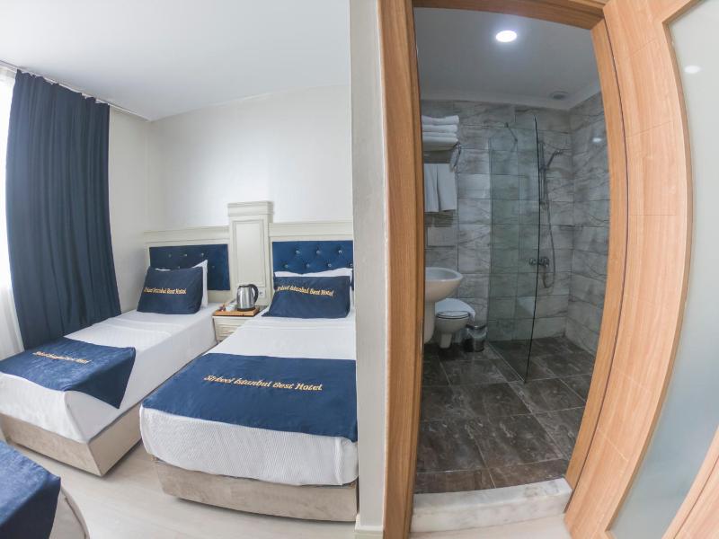 Standard Triple Room image 4