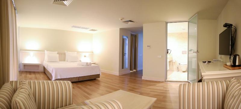 Family Room image 2