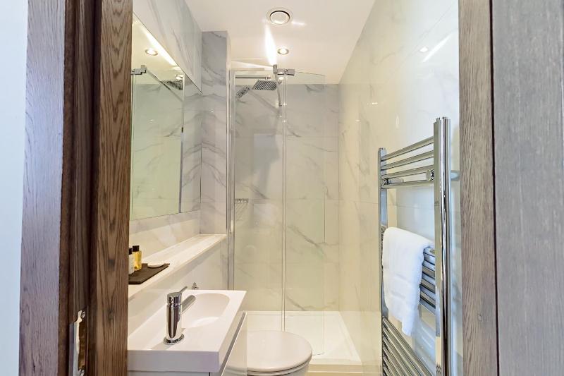 Deluxe Triple Room image 1