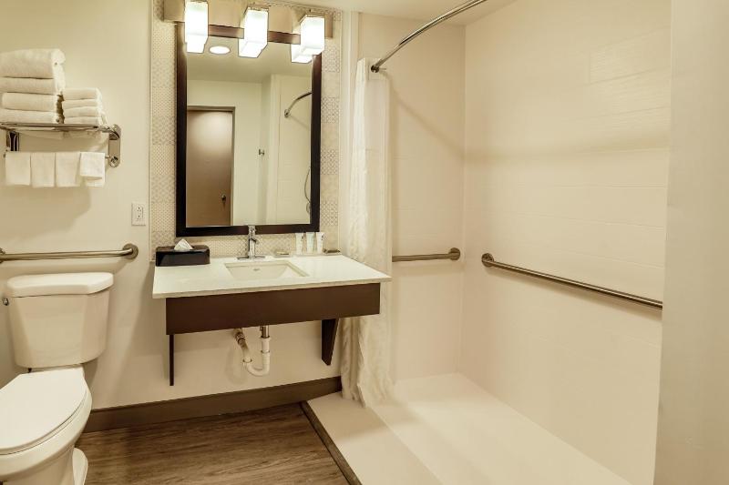 Queen Room with Two Queen Beds - Disability Access/Non-Smoking image 1