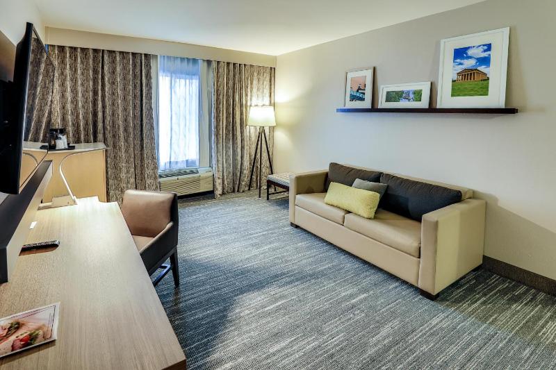 King Suite - Disability Access/Non-Smoking image 4