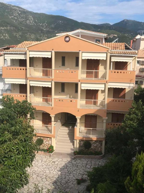 Studio with Balcony image 2