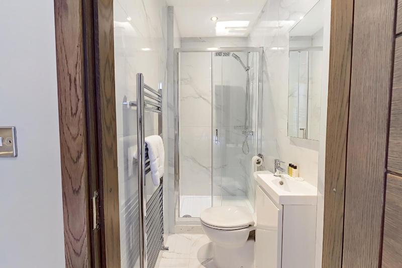 Deluxe Triple Room image 2