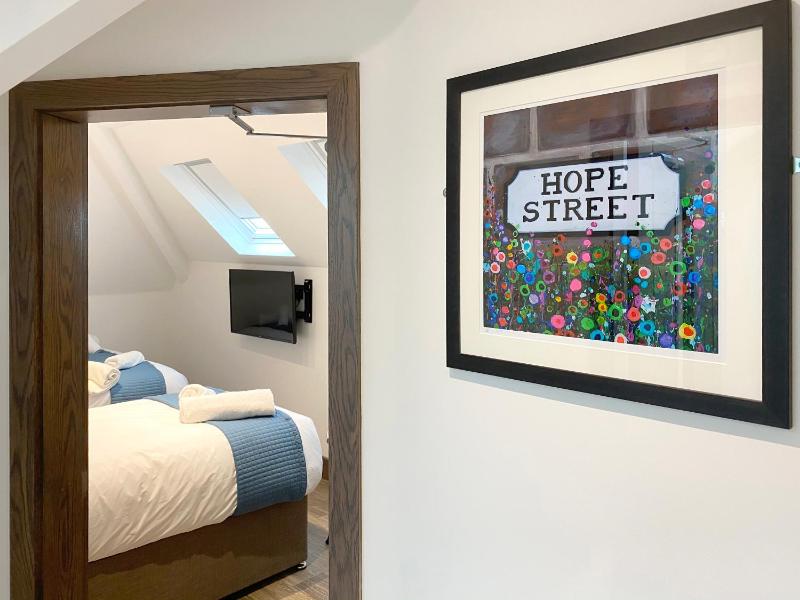 Deluxe Triple Room image 2