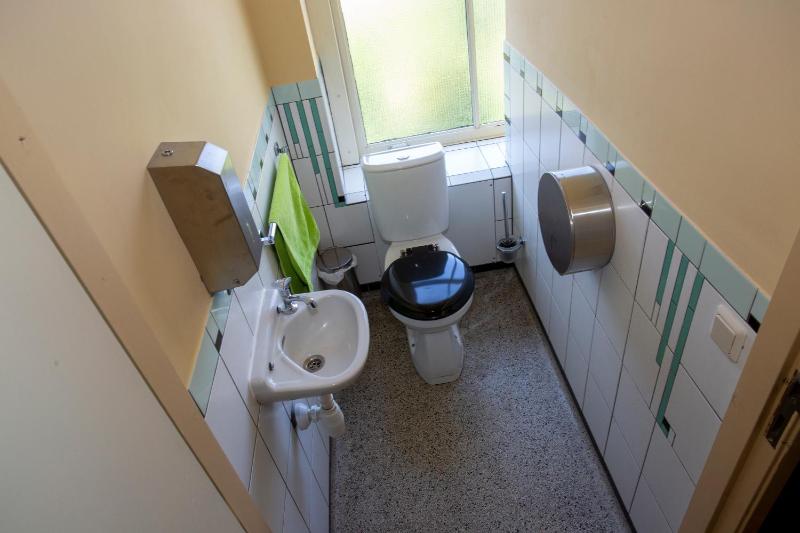 Basic Triple Room with Shared Bathroom image 4