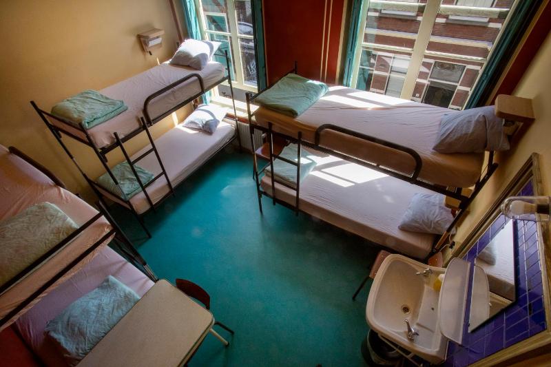 Bed in 6-Bed Mixed Dormitory Room image 4