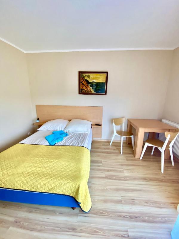 Double Room image 3