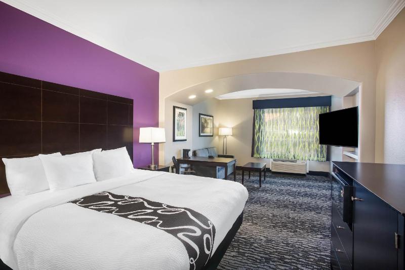 Executive King Room image 4