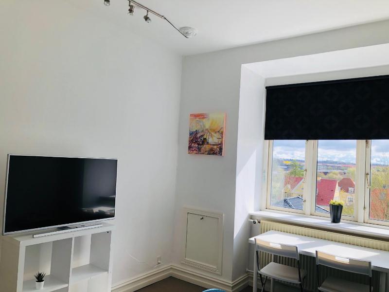 Double Room with Shared Bathroom image 2