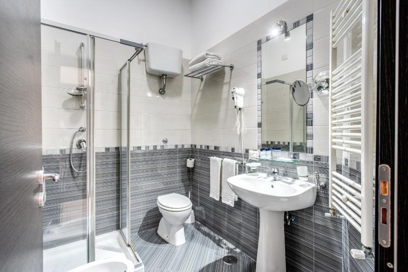 Superior Quadruple Room image 4