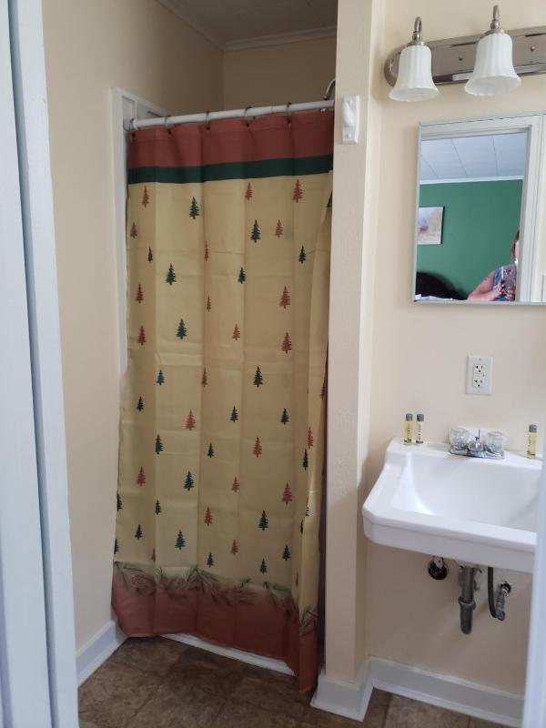Standard Queen Room image 1