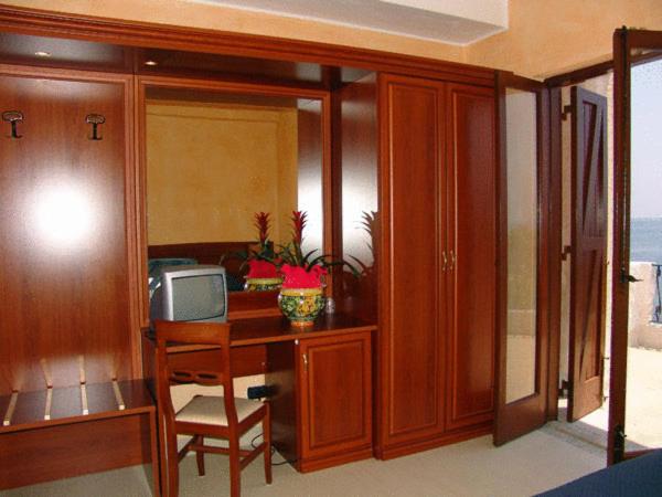Single Room image 3