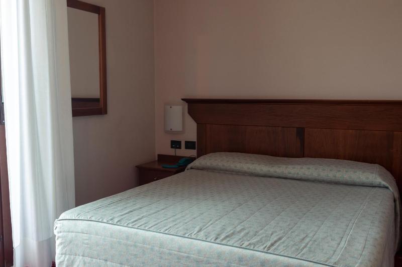 Double or Twin Room image 3